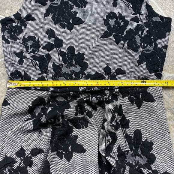 Crescent Leanne Textured Floral Knit Dress - Picture 8 of 10